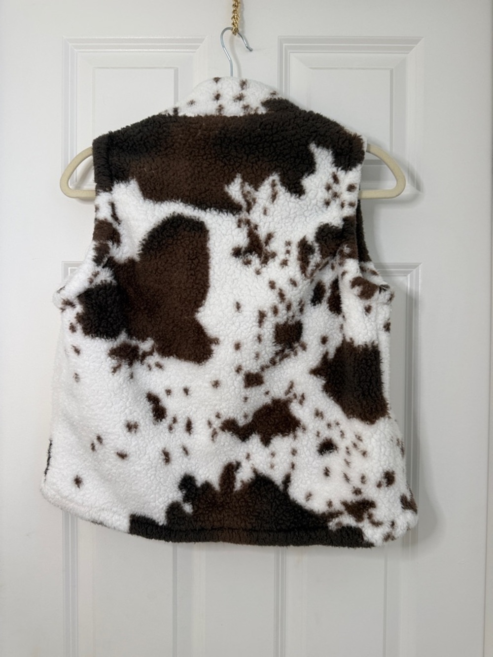 Women’s cowgirl Brown & White Faux Shearling Vest - Picture 2 of 4